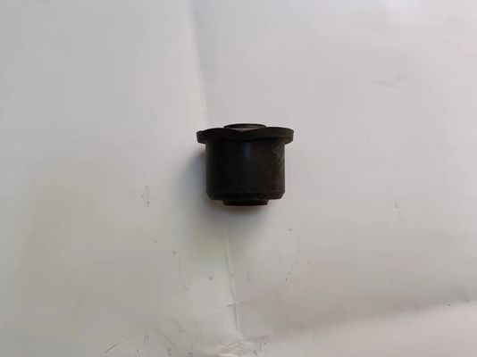 Las bóvedas de las ruedas delanteras para las piezas del motor del automóvil se muestran en la imagen